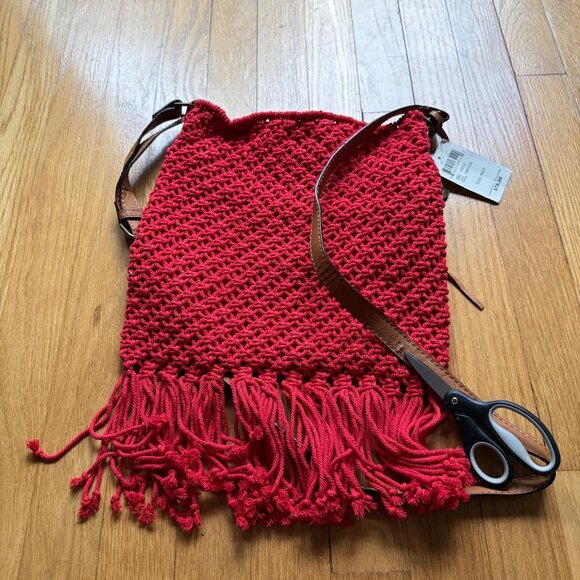 Lucky Brand NEW Hibiscus Red Tessa Macrame Fringe Leather Strap Crossbody Bag - Picture 5 of 16